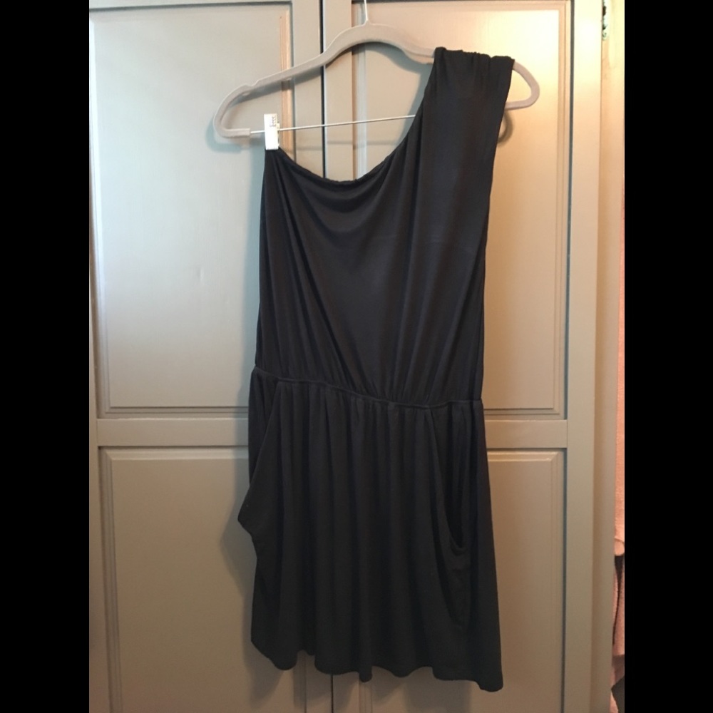 Black off the shoulder casual dress